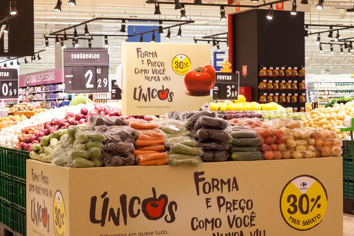 Carrefour passa a vender frutas e legumes “feios” com desconto a partir de 30%