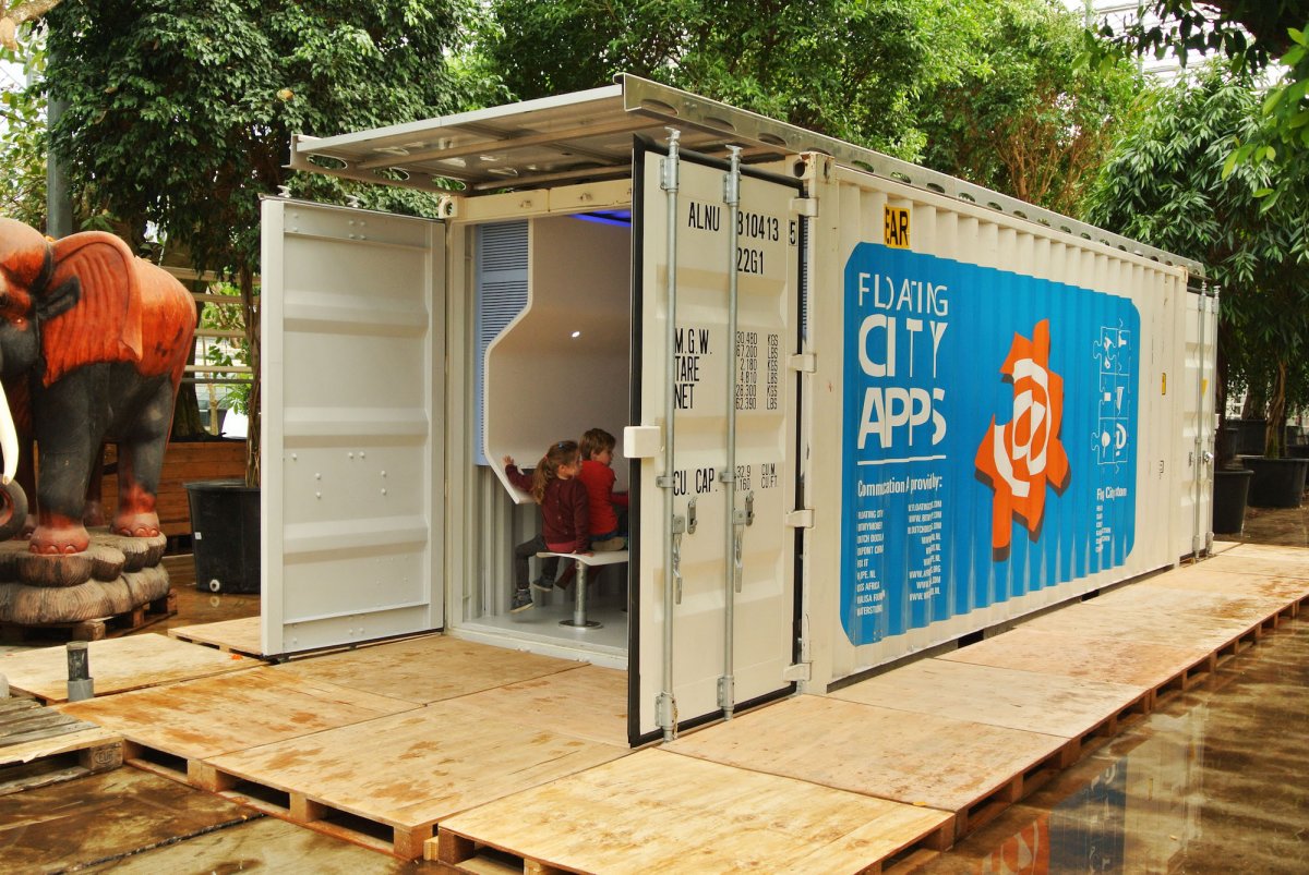 waterstudio-will-soon-premiere-five-city-apps-in-korail-a-low-income-community-in-dhaka-bangladesh-they-are-portable-and-can-move-to-different-neighborhoods